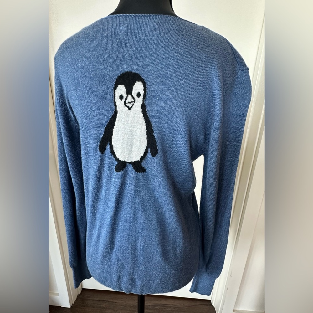 So cute! Vintage penguin sweater. Size M/L.